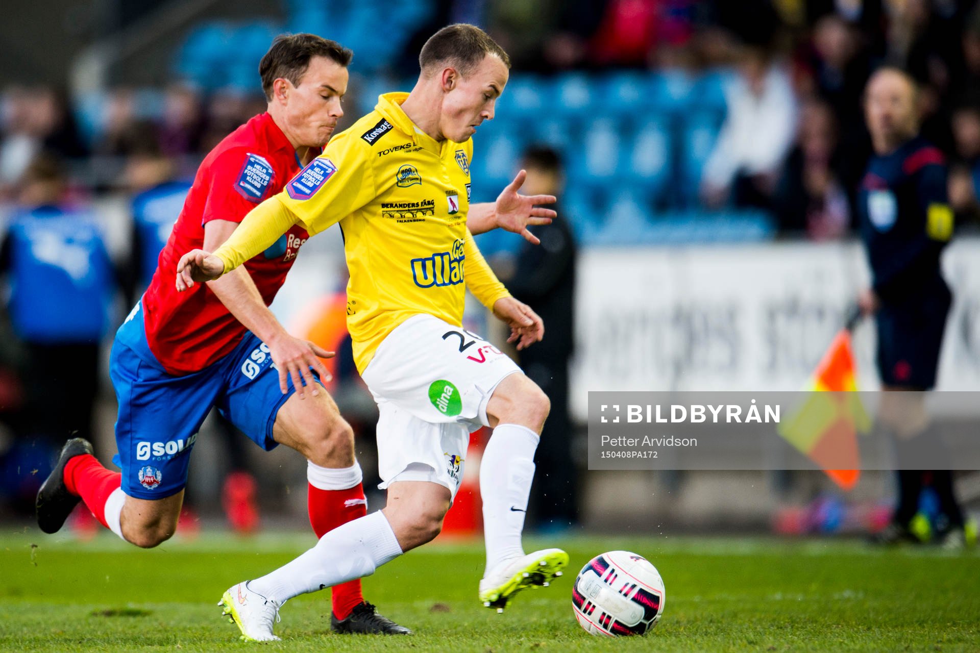 Falkenbergs Carl Wede och Helsingborgs Anton Wede under fotbollsmatchen i Allsvenskan mellan Helsingborg och Falkenberg den 8 april 2015 i Helsingborg.