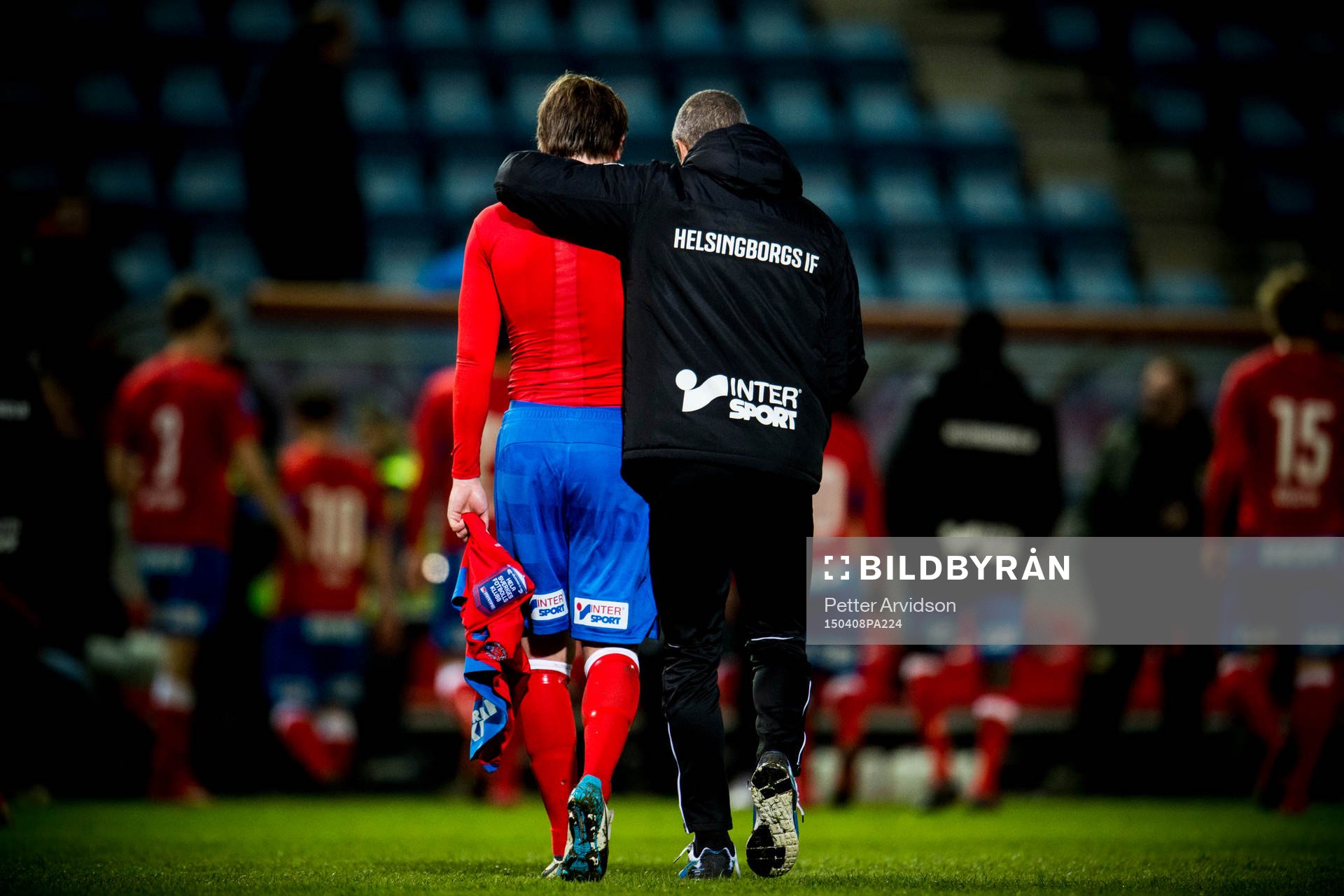Helsingborgs manager Henrik Larsson håller om Darijan
