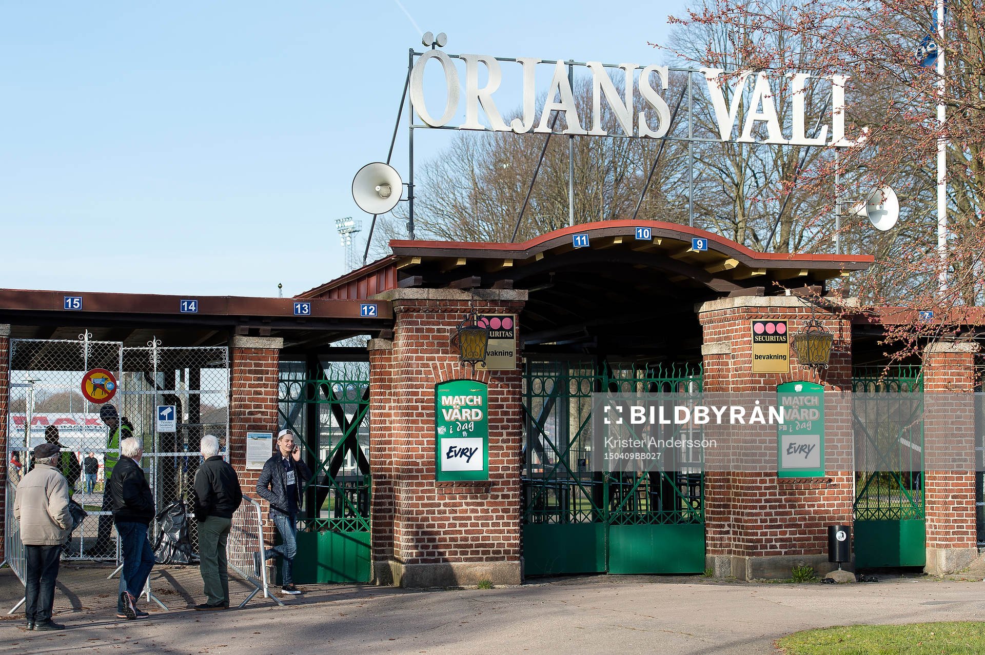 Entrén till Örjans Vall före fotbollsmatchen i