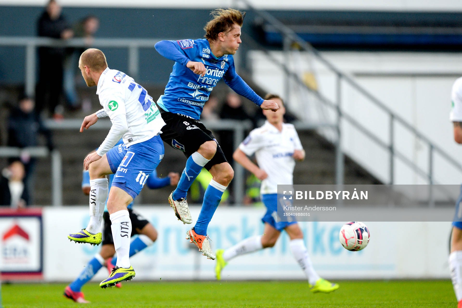 Halmstads Kristoffer Fagercrantz och Norrköpings Daniel Sjölund under fotbollsmatchen i Allsvenskan mellan Halmstad och Norrköping den 9 april 2015 i Halmstad.