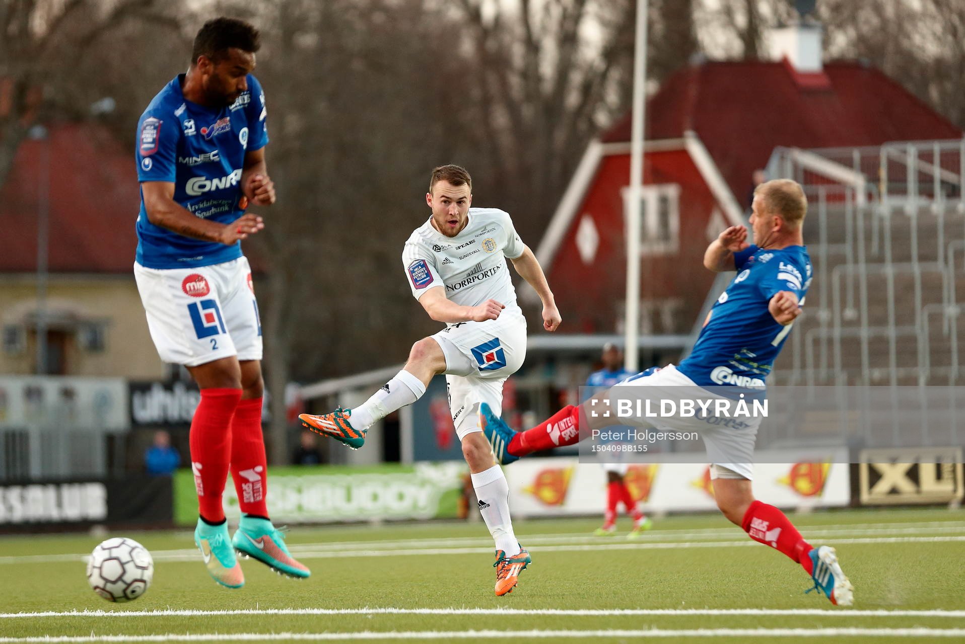GIF Sundsvalls Rúnar Már Sigurjónsson skjuter