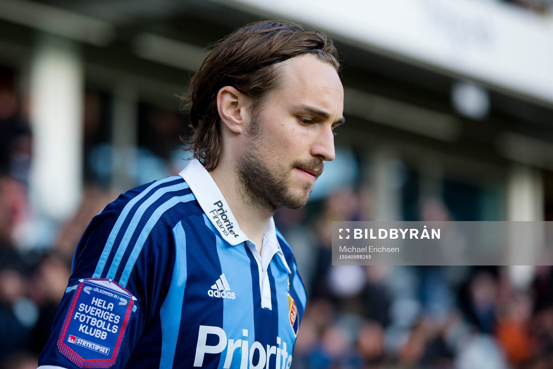 Djurgårdens Kevin Walker på väg in till planen för