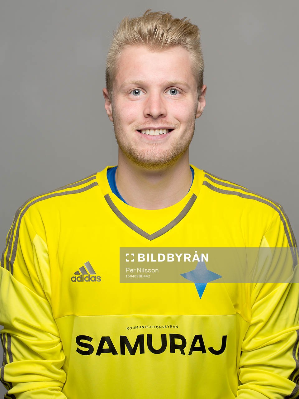 Anton Olofsson, målvakt, poserar för ett porträtt den 9 april 2015 i Luleå.