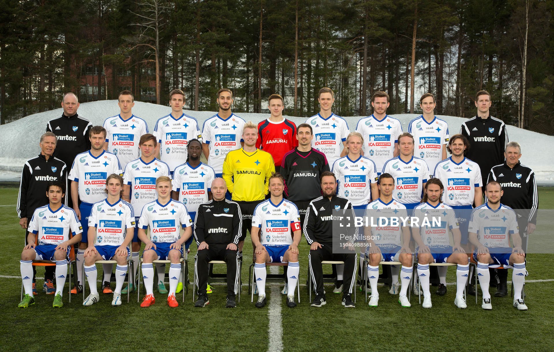 IFK Luleå lagbild bakre raden fr.v. Nils-Olof Carlsson, materialare, Haris Devic, Anton Andersson, Erido Poli, Gustav Stålnacke, målvakt, Linus Johansson, James Baldwin, Viktor Pettersson, Johan Lutström, målvaktstränare Mittenraden fr.v. Björn Ljungqvist, massör, Vladimir Lazarev, Viktor Viggo Pettersson, Ibrahim Kallay, Anton Olofsson, målvakt, Vladimir Sudar, målvakt, Max Wårell, Emil Johansson, Viktor Aurell, Nisse Strande, massör Främre raden fr.v. Isse Burman, Sebastian Sandlund, Ludvig Karlsson, Fredrik Waara, tränare, Carl-Johan Norrbin, Lagkapten, Daniel Kalén, assisterande tränare, Patrik Pettersen, Patrik Wallin, Tomas Eriksson, den 9 april 2015 i Luleå.
