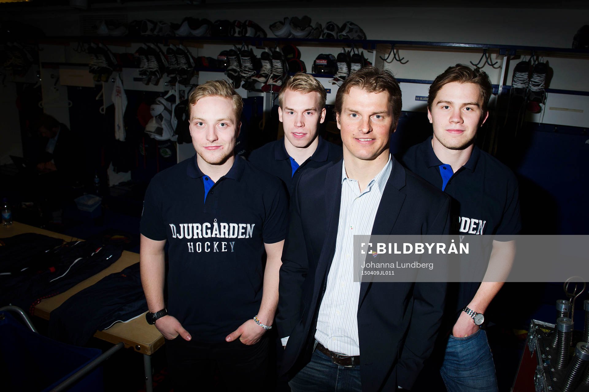 Sportchef Joakim Eriksson med nyförvärven Linus
