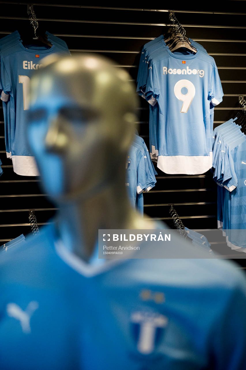 Spelartröjor till salu i MFF-Shopen