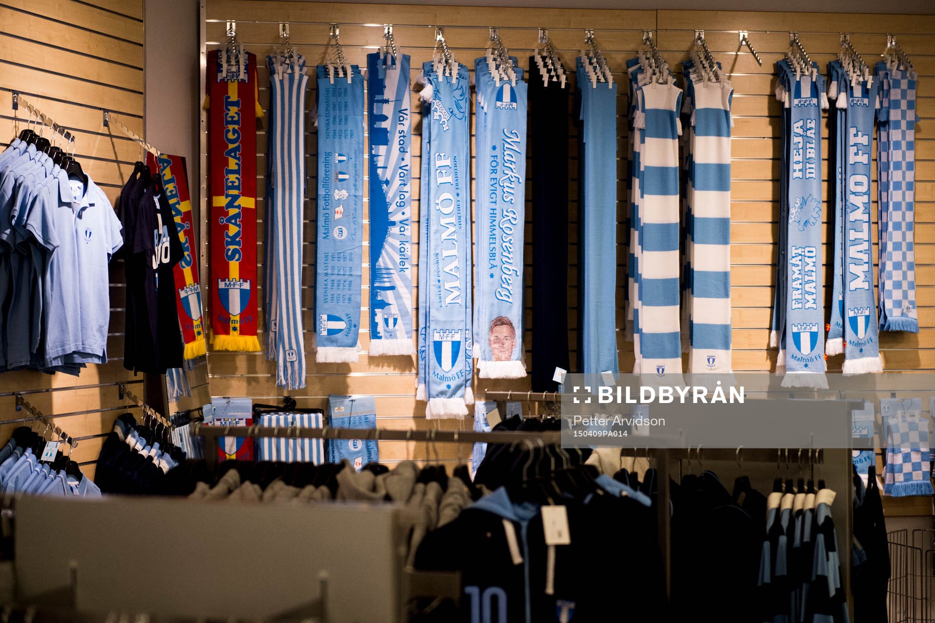 Malmö FF halsdukar till salu i MFF-Shopen inför fotbollsmatchen i Allsvenskan mellan Malmö FF och AIK den 9 april 2015 i Malmö.