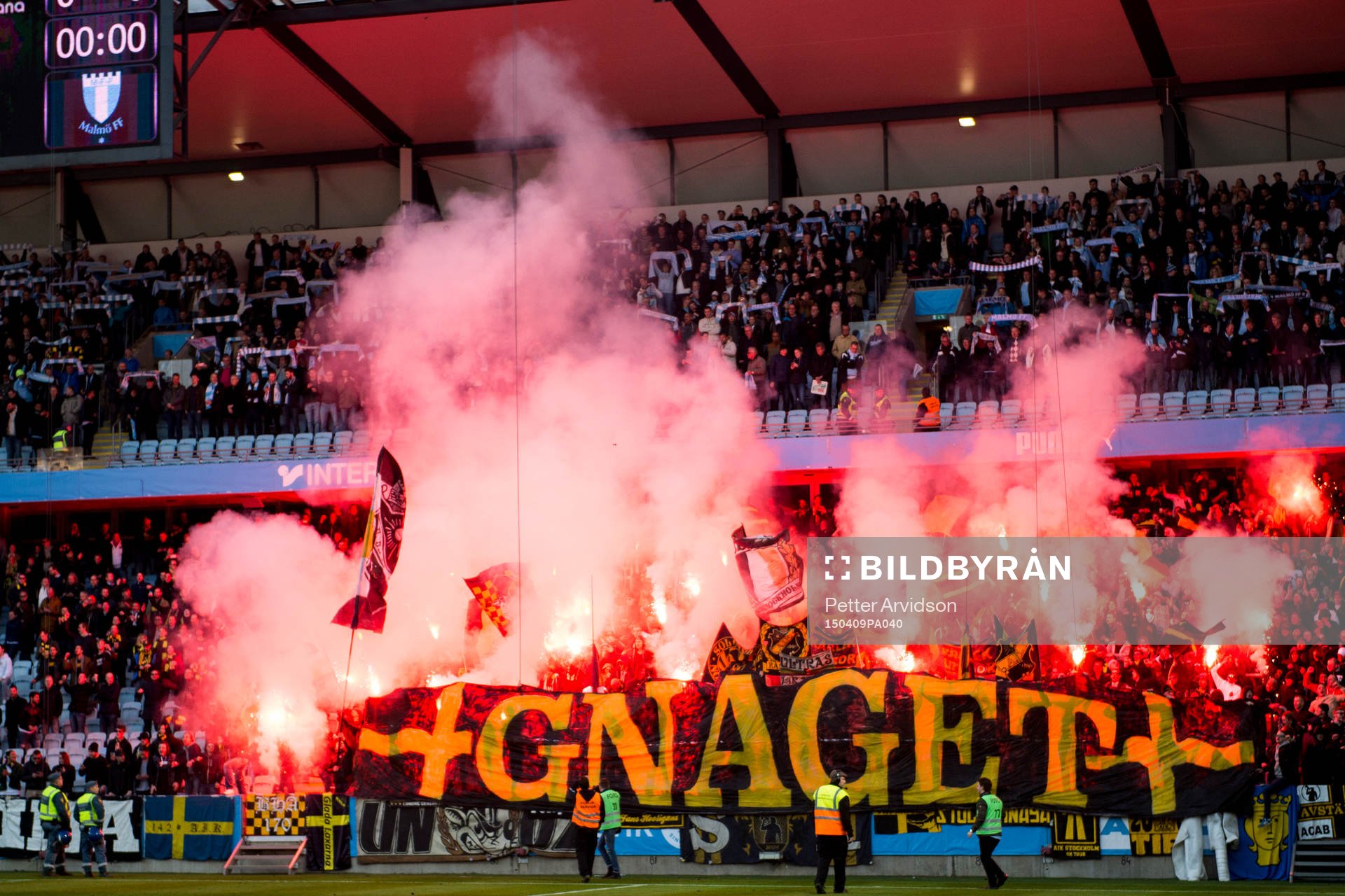 s supportrar bränner bengaler