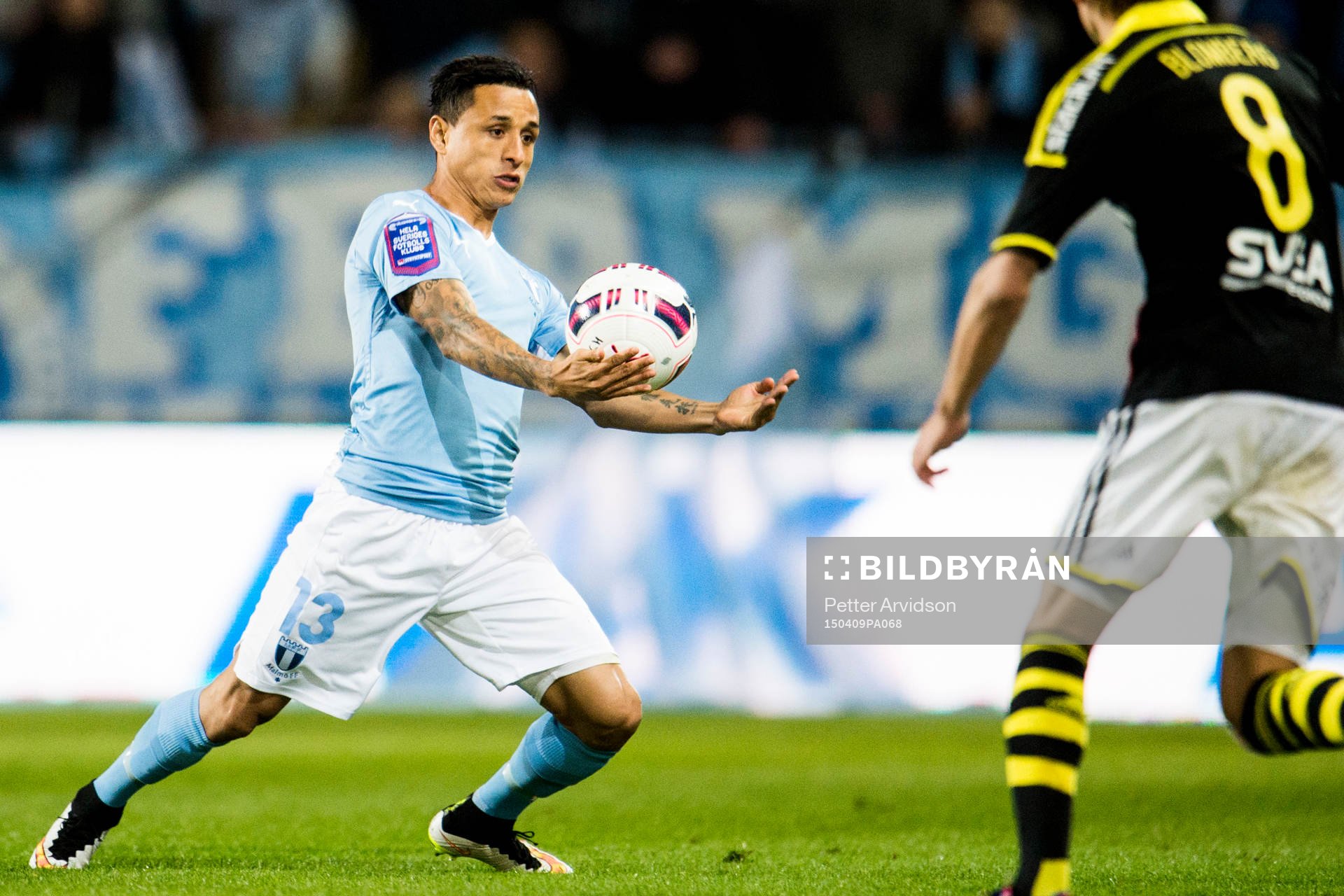 Malmö FFs Victor Yoshimar Yotun Flores under fotbollsmatchen i Allsvenskan mellan Malmö FF och AIK den 9 april 2015 i Malmö.