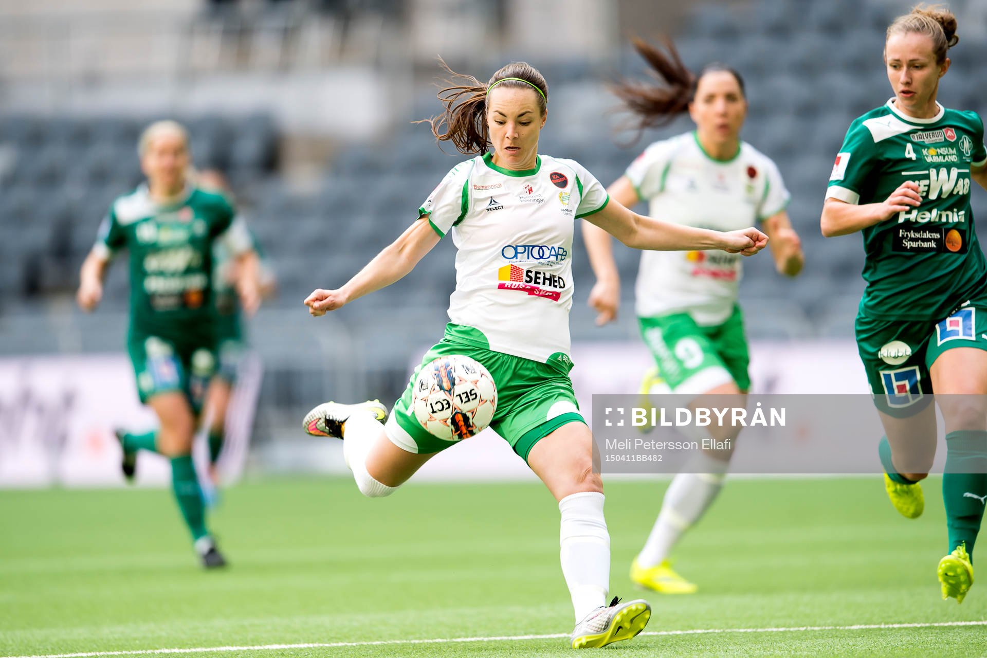 Hammarbys Elina Johansson och Mallbackens Eilish McSorley