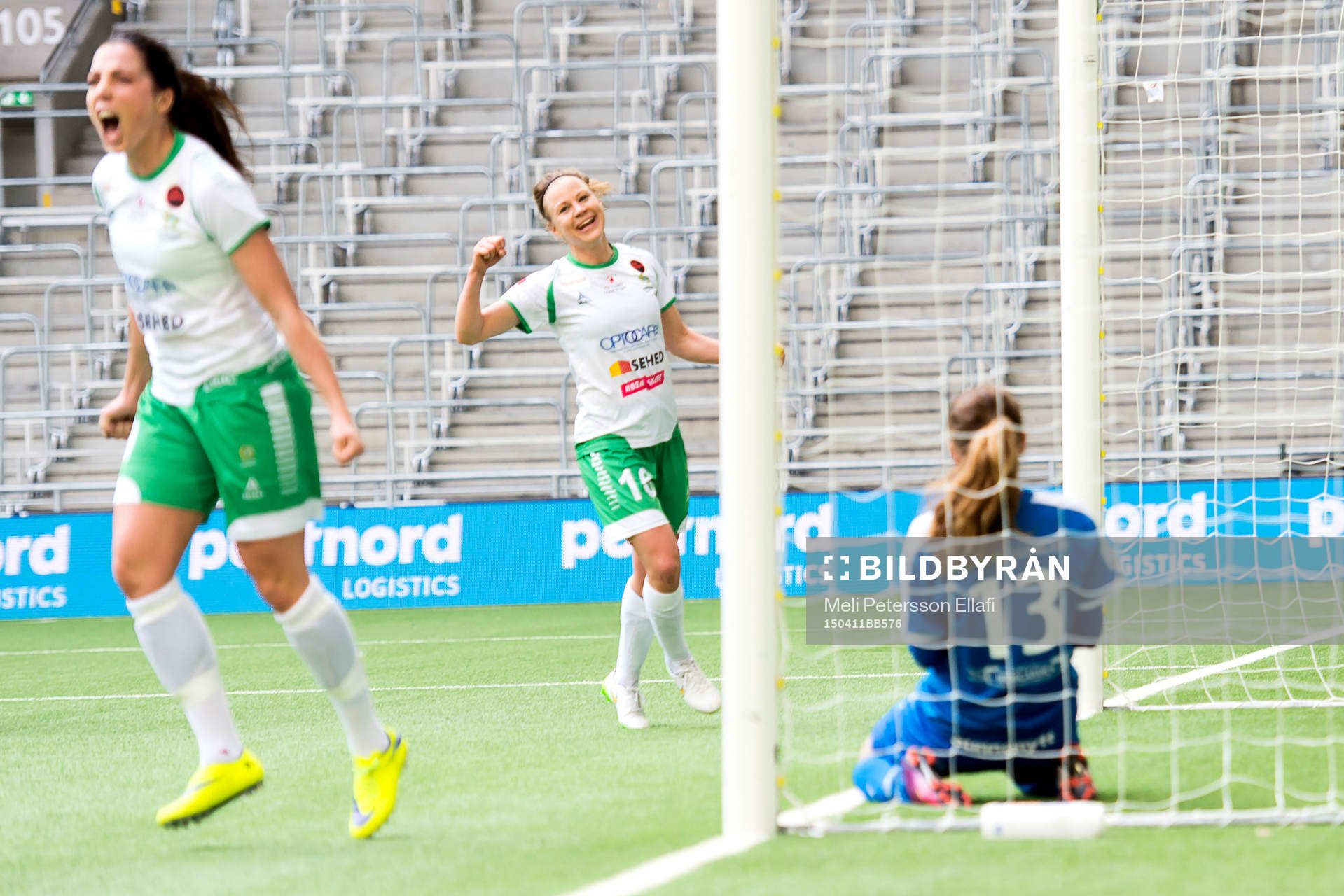 Hammarbys Clara Markstedt och Katrin Schmidt jublar och