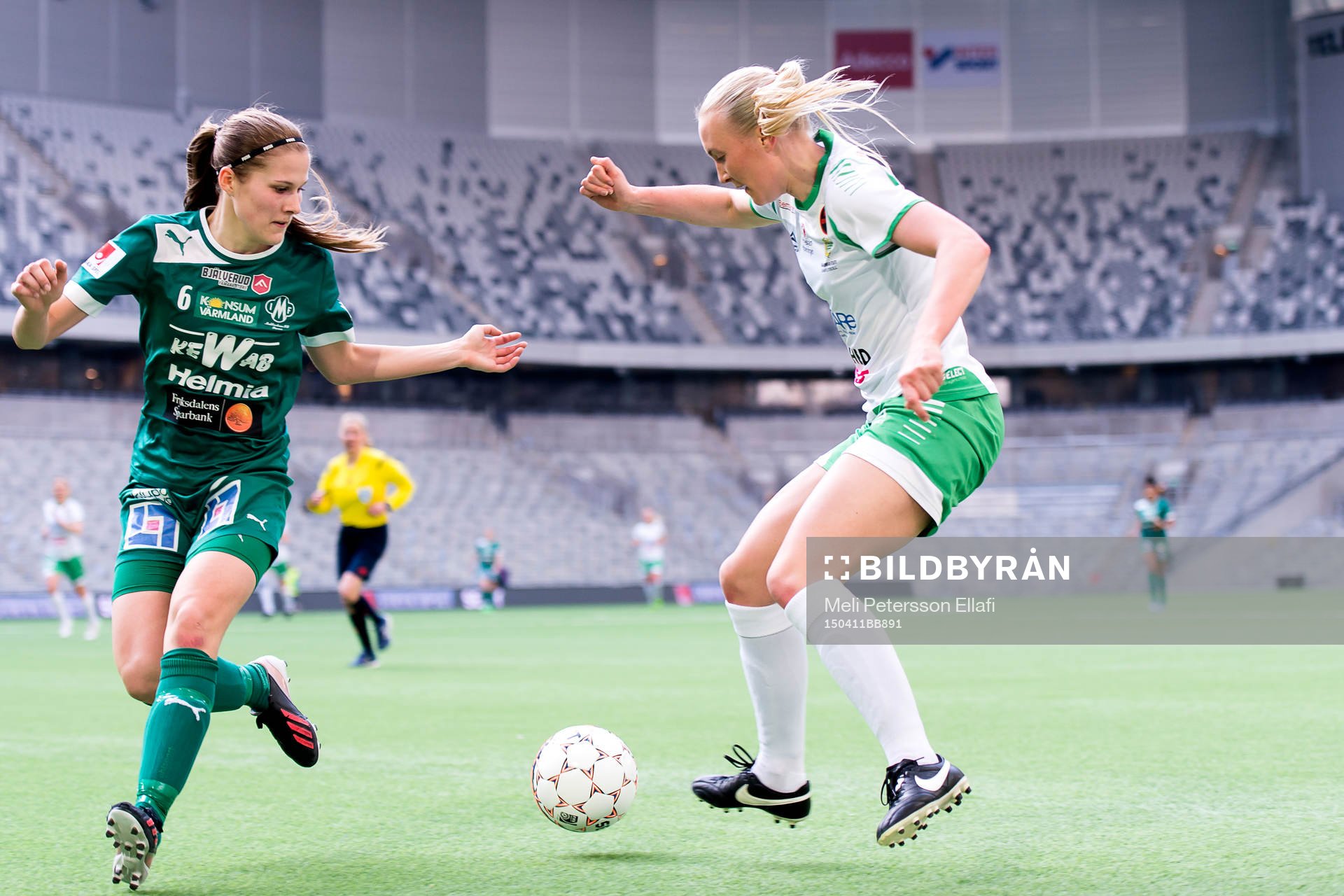 Mallbackens Sarah Bergman och Hammarbys Linnéa Eriksson
