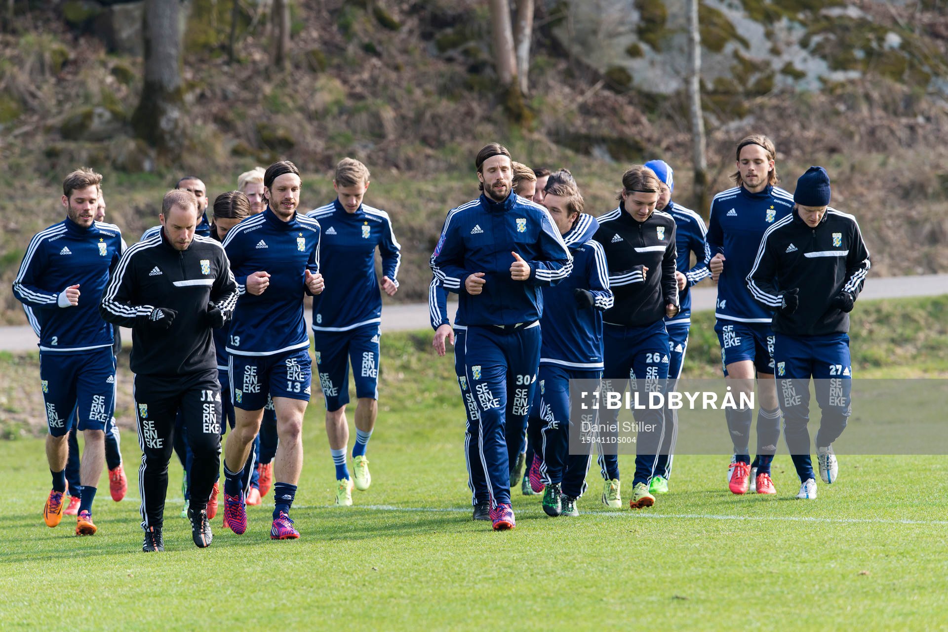 Laget värmer upp under en träning med IFK Göteborg den 11 april 2015 i Göteborg.