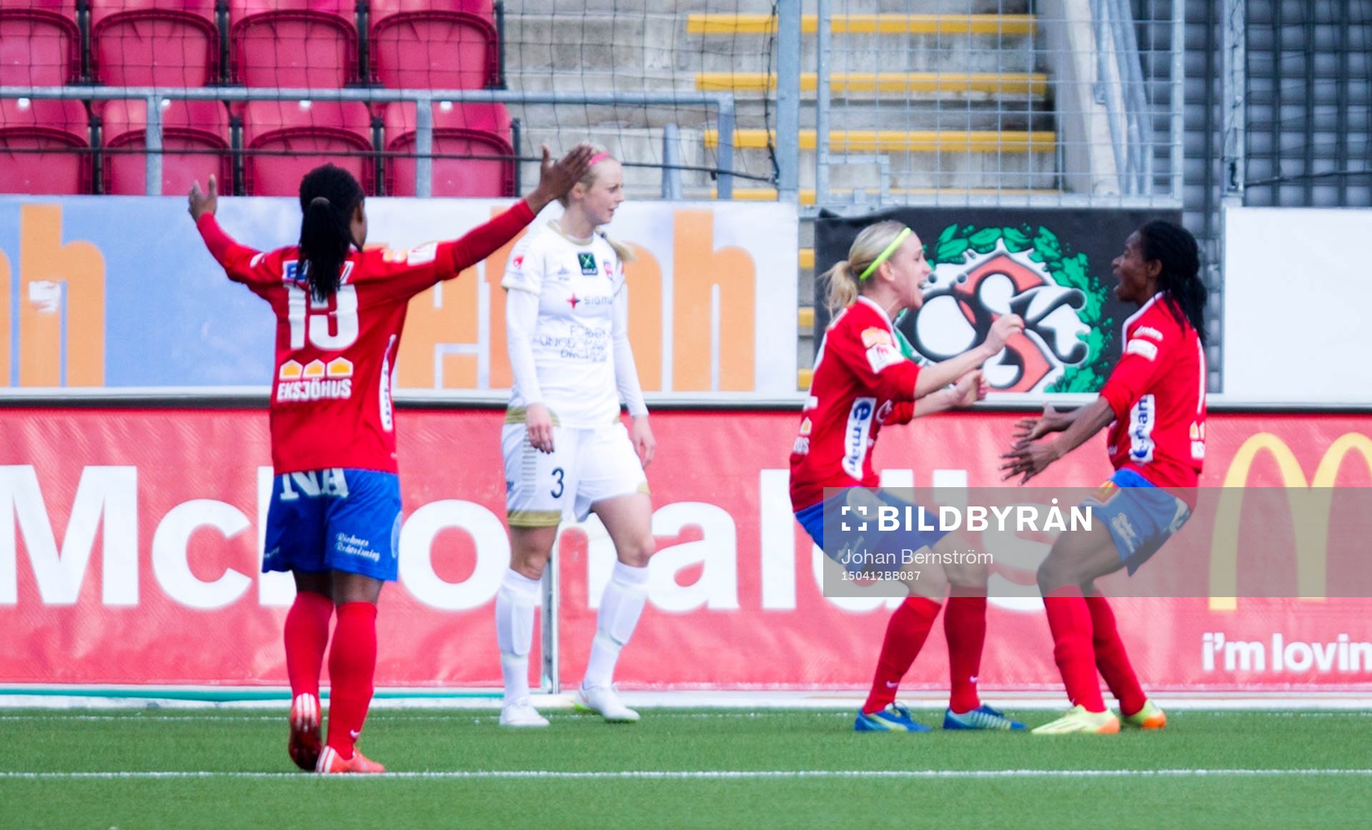 Örebros Sarah Michael gör 1-0 och jublar under fotbollsmatchen i Damallsvenskan mellan KIF Örebro DFF och FC Rosengård den 12 april 2015 i Örebro.