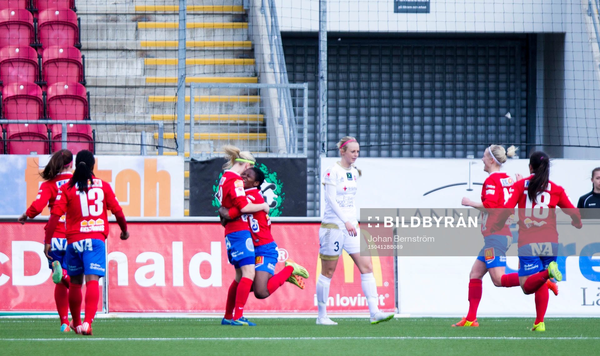 Örebros Sarah Michael gör 1-0 och jublar under fotbollsmatchen i Damallsvenskan mellan KIF Örebro DFF och FC Rosengård den 12 april 2015 i Örebro.