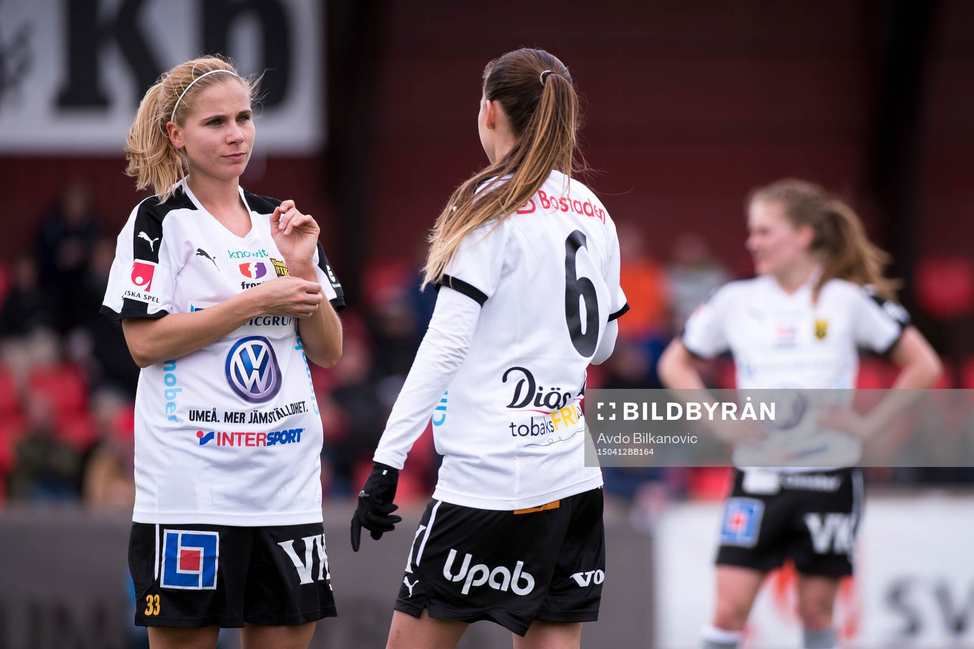 Umeås Tuija Hyyrynen och Umeås Johanna Nyman pratar med