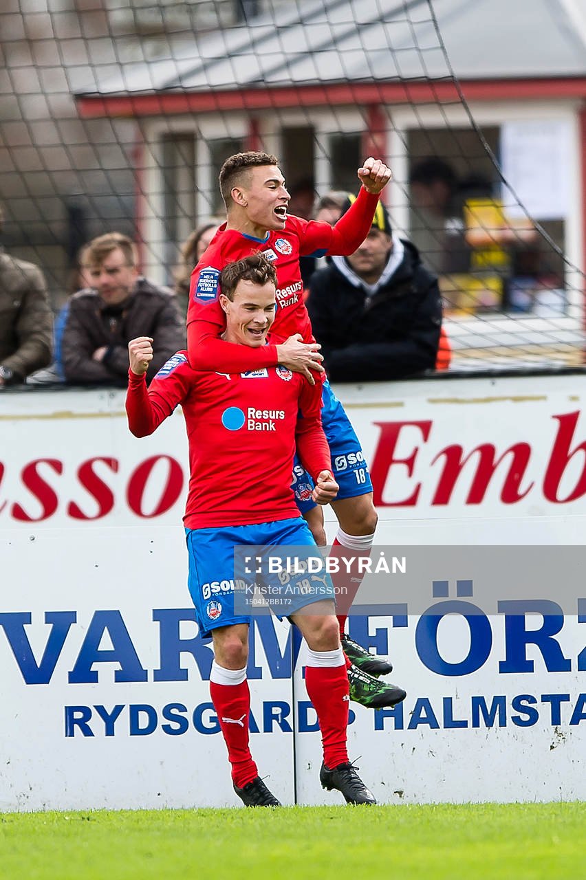 Helsingborgs Anton Wede har gjort 0-1 och jublar