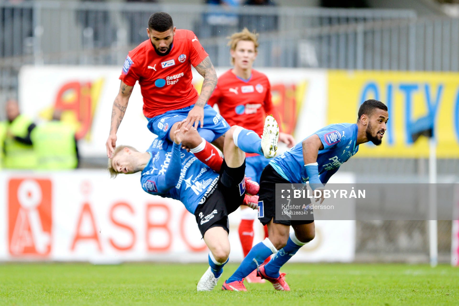 Helsingborgs Victor Palsson och Halmstads Viktor Ljung