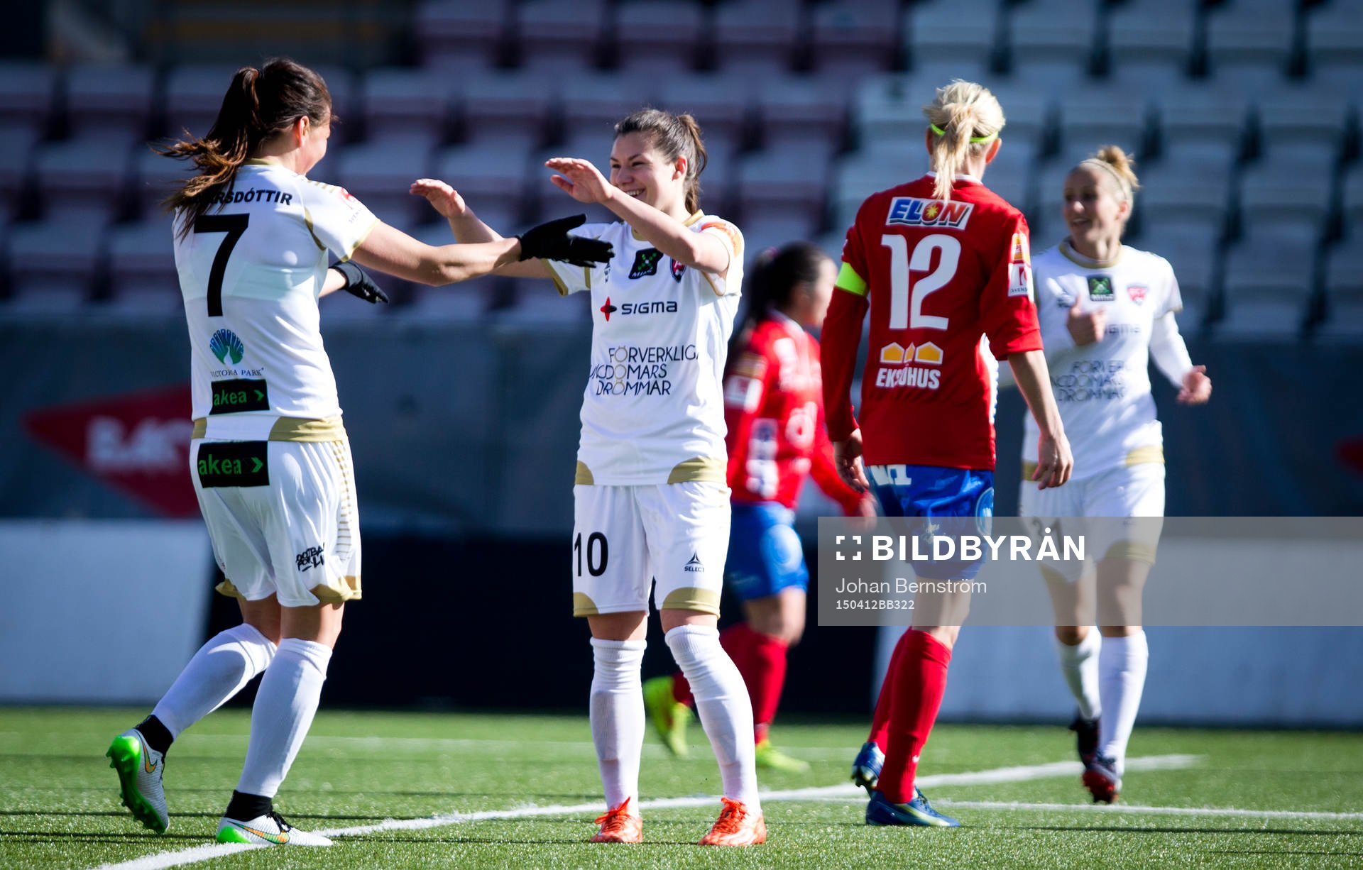 Rosengårds Ramona Bachmann gör 1-4 och jublar