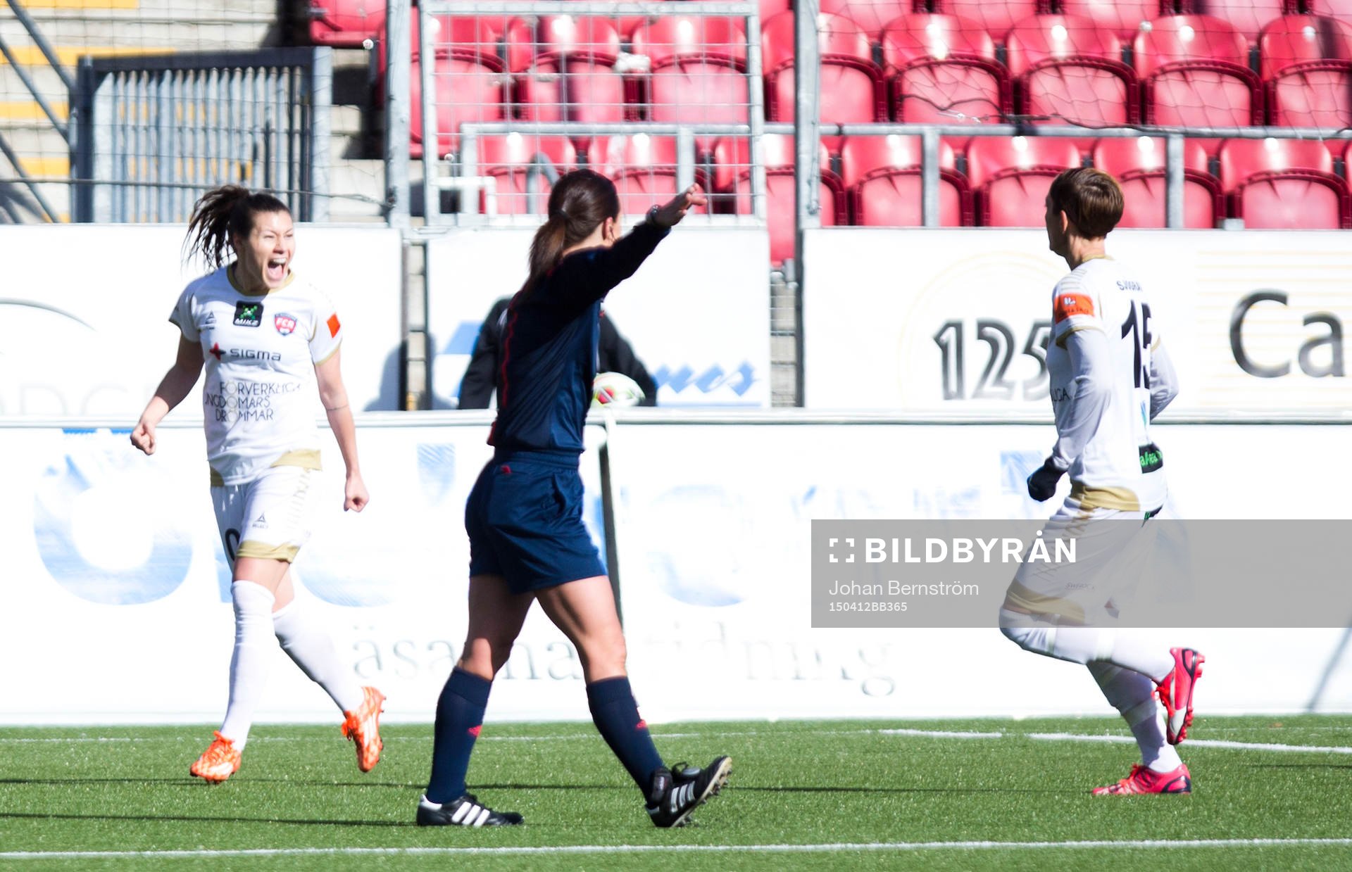 Rosengårds Ramona Bachmann gör 1-2 och jublar