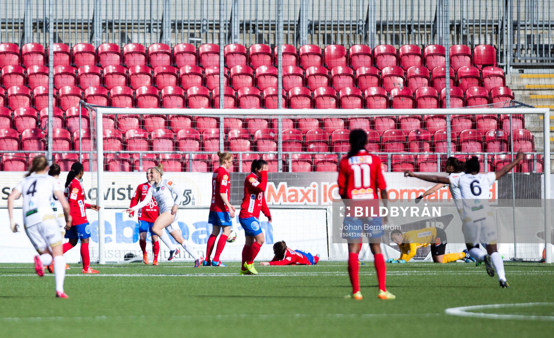 Rosengårds Anja Mittag gör 1-1 och jublar