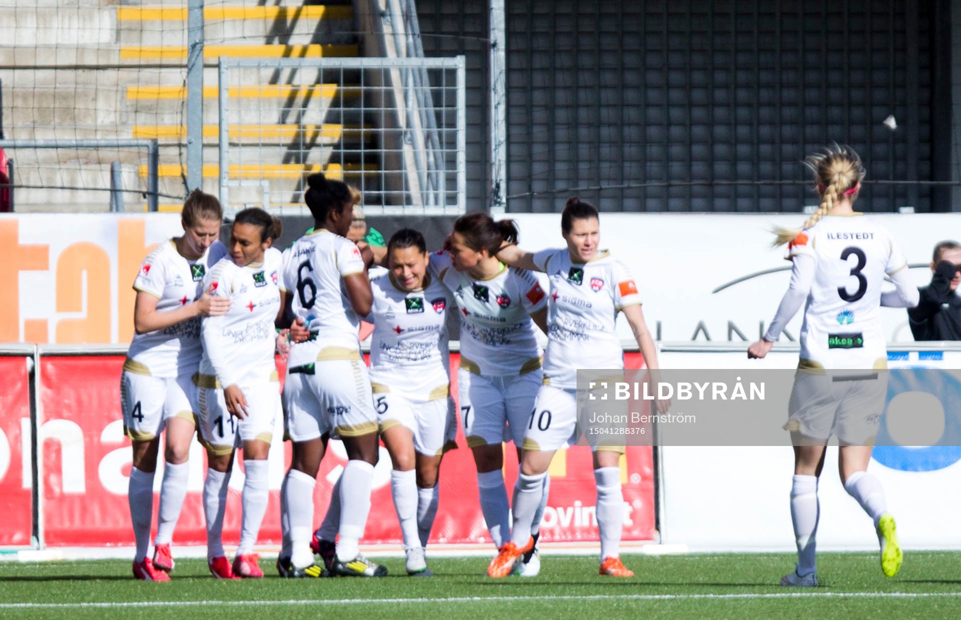 Rosengårds Anja Mittag gör 1-1 och jublar