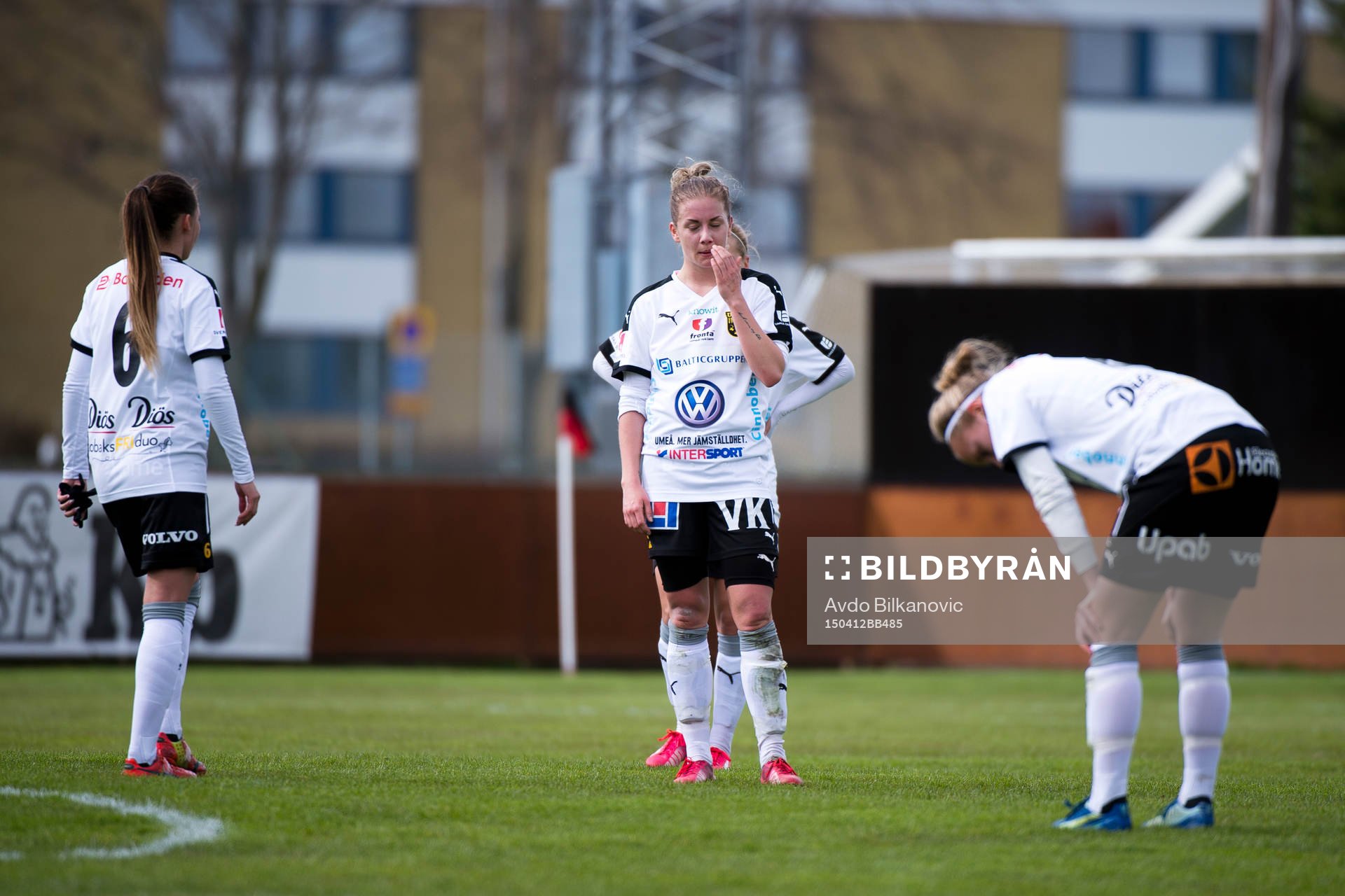 Umeås Johanna Nyman, Sarah Mellouk och Emmi Alanen deppar