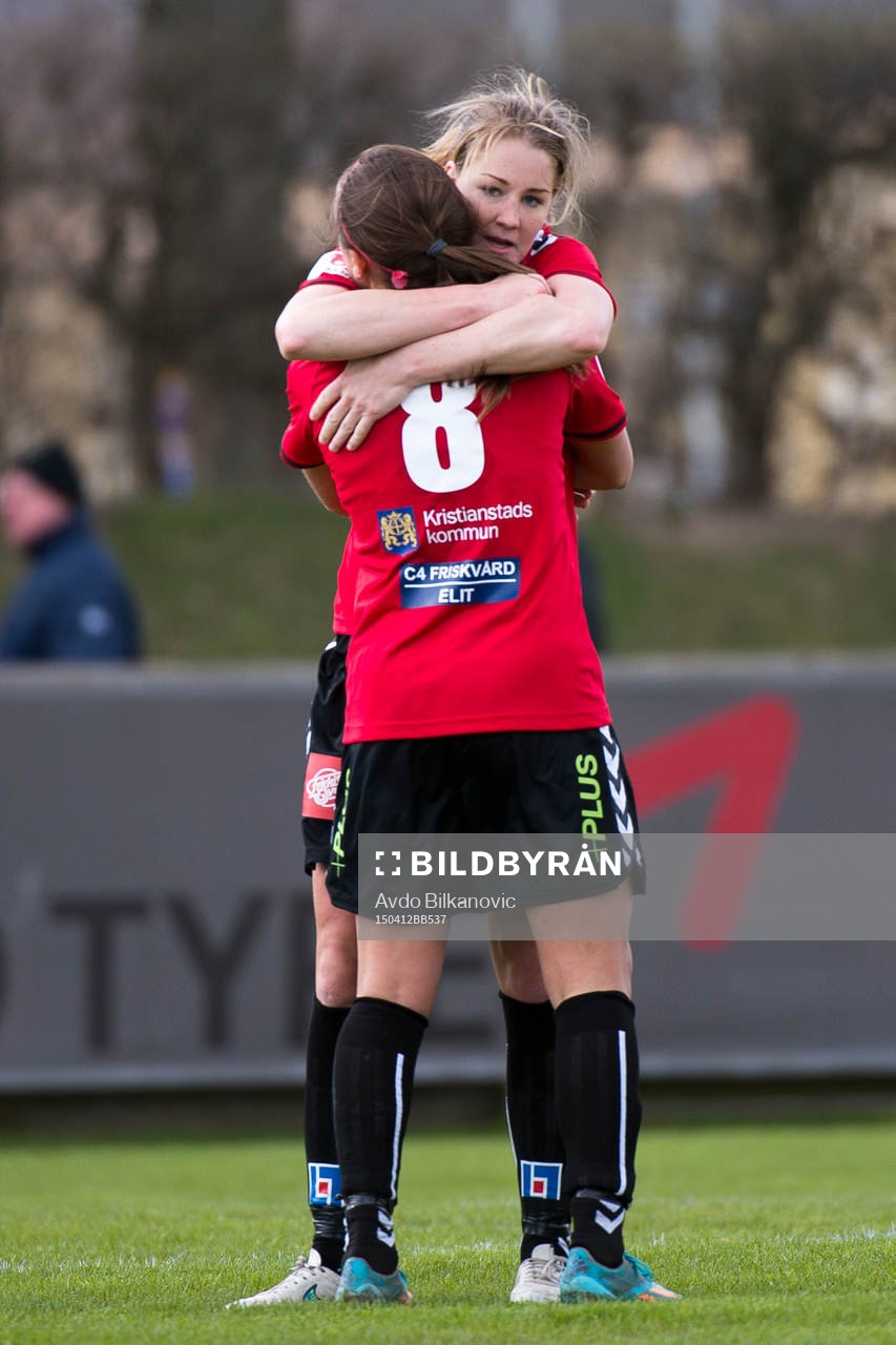 Kristianstads Mia Carlsson och Alice Nilsson jublar