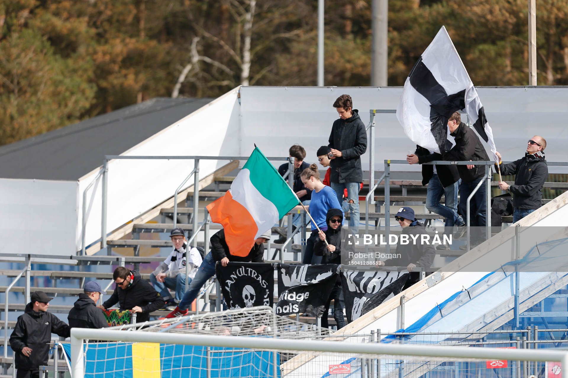 Örebro supportrar före fotbollsmatchen i Allsvenskan