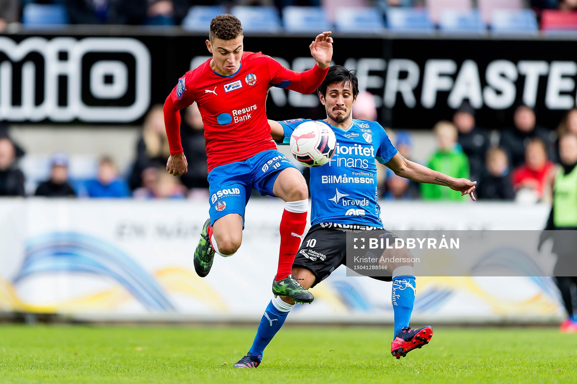 Helsingborgs Jordan Larsson och Halmstads Antonio Rojas