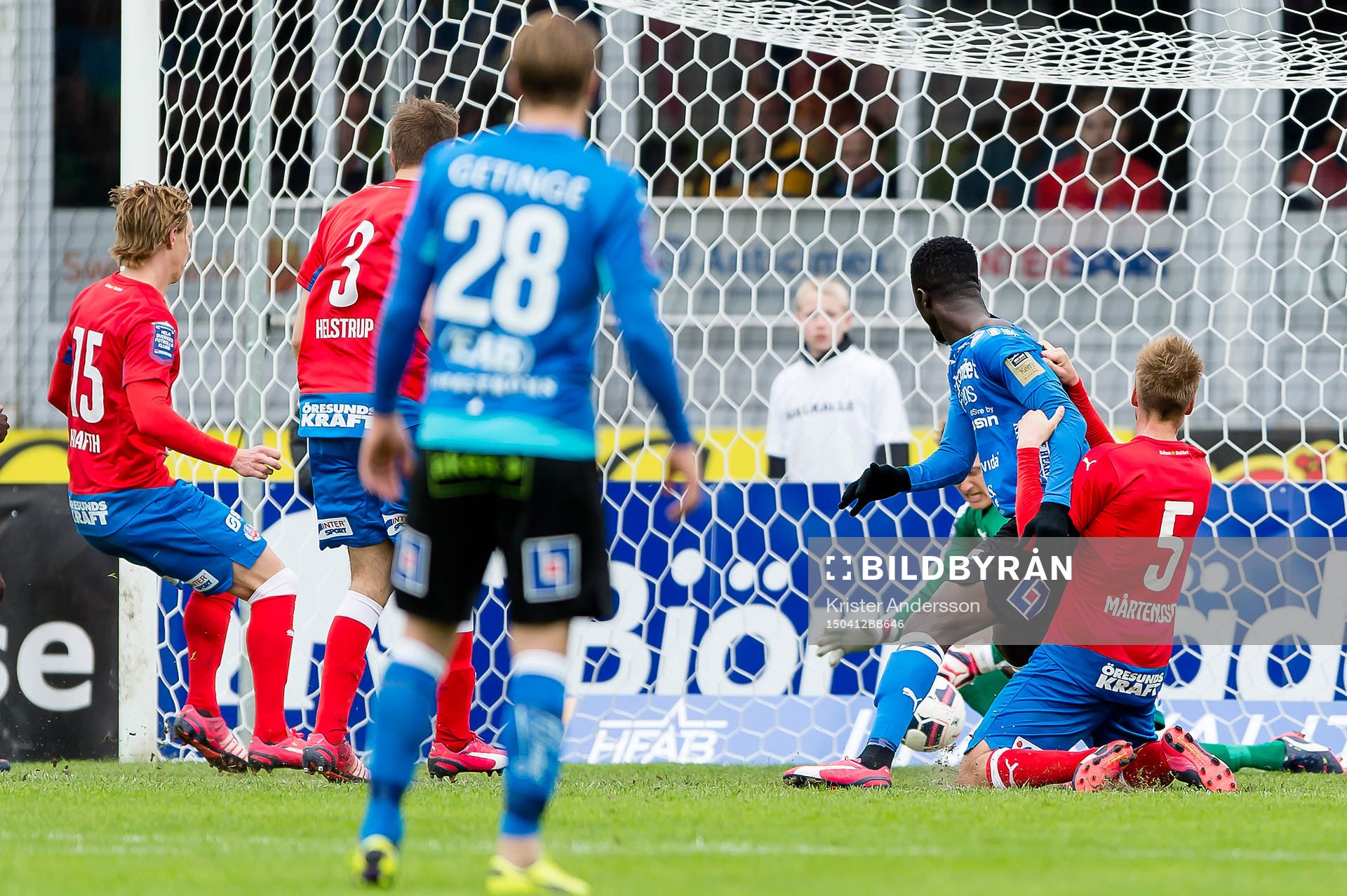 Halmstads Kwame Karikari har målchans men skjuter utanför