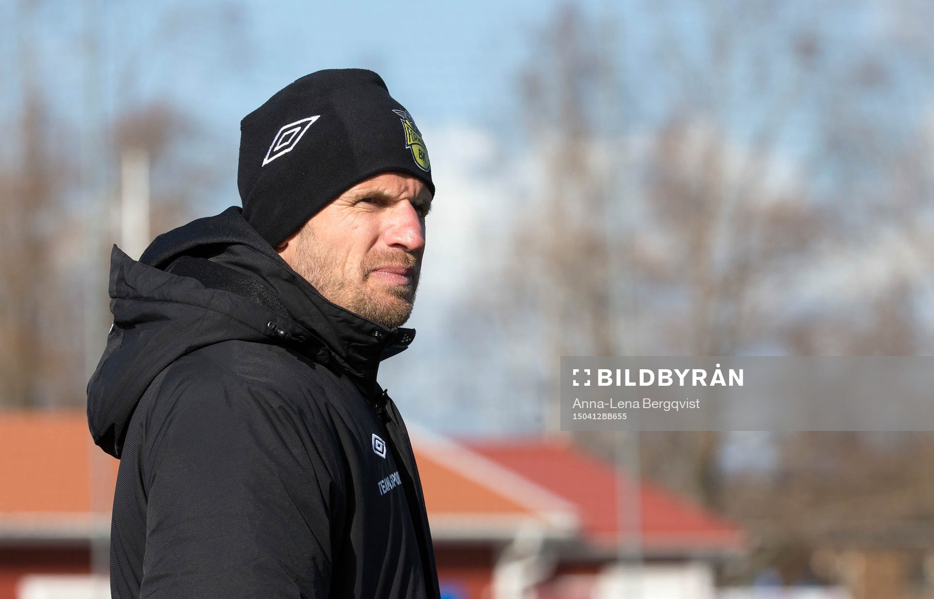 BK Forwards tränare Magnus Kihlberg under fotbollsmatchen i Div 1 Norra mellan BK Forward och IFK Luleå den 12 april 2015 i Örebro.
