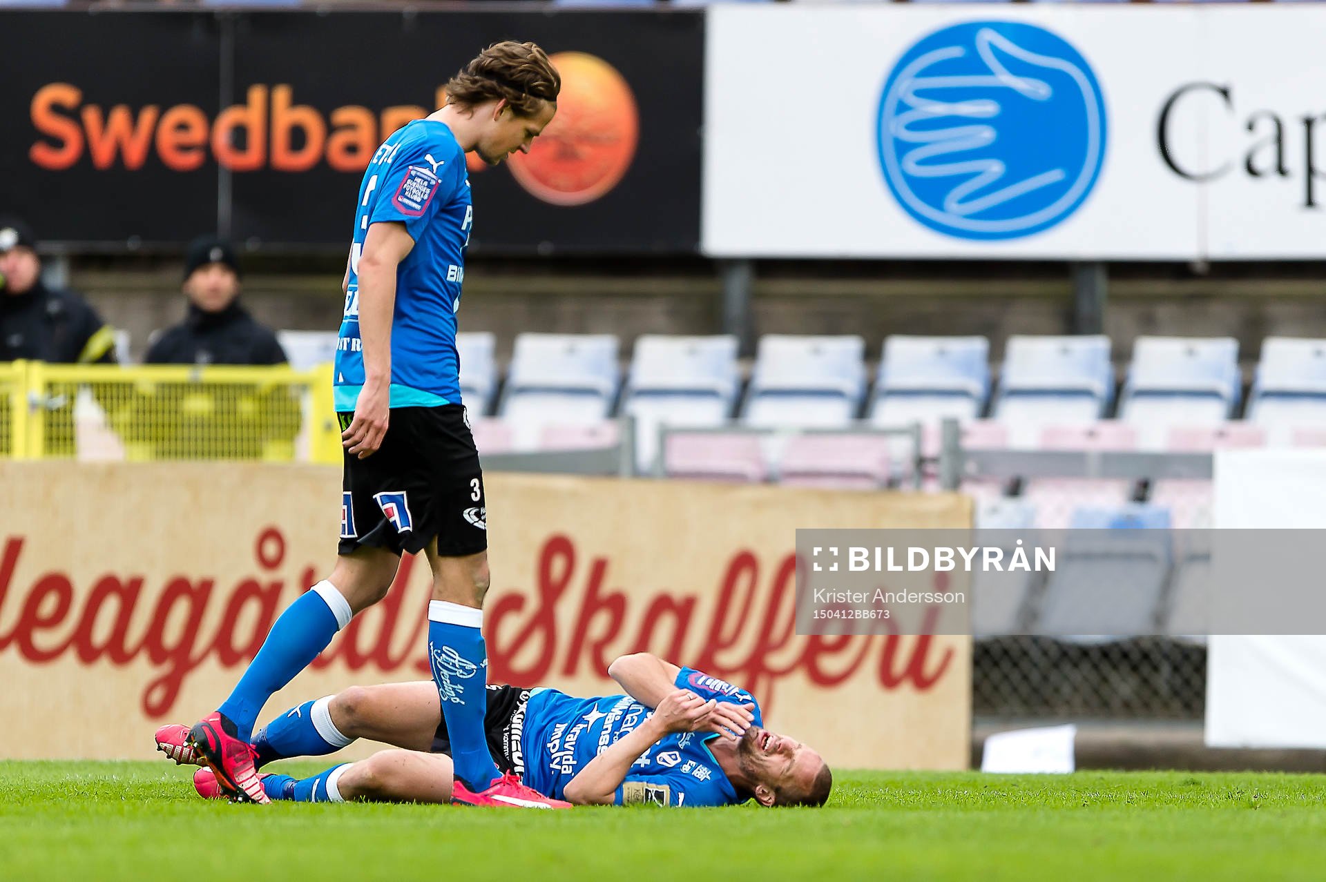 Halmstads Christoffer Andersson har fått en smäll mot