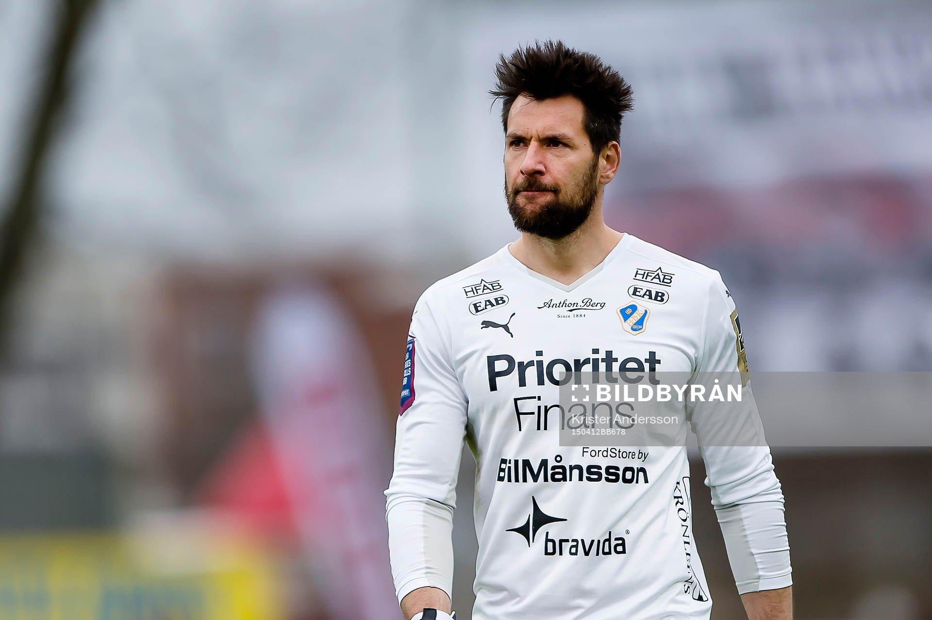 Halmstads målvakt Stojan Lukic deppar