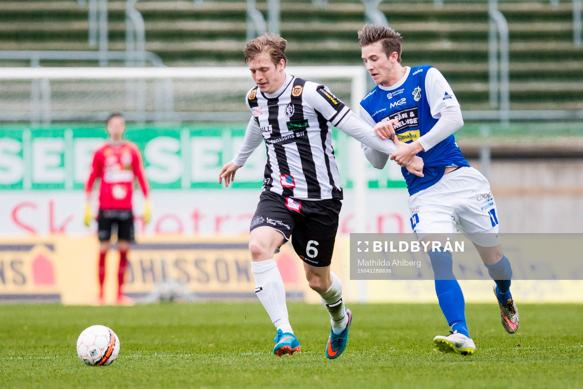 Landskronas Philip Andersson blir dragen i armen av Oddevolds Daniel Janevski under fotbollsmatchen i division 1 mellan Landskrona och Oddevold den 12 April 2015 i Landskrona.