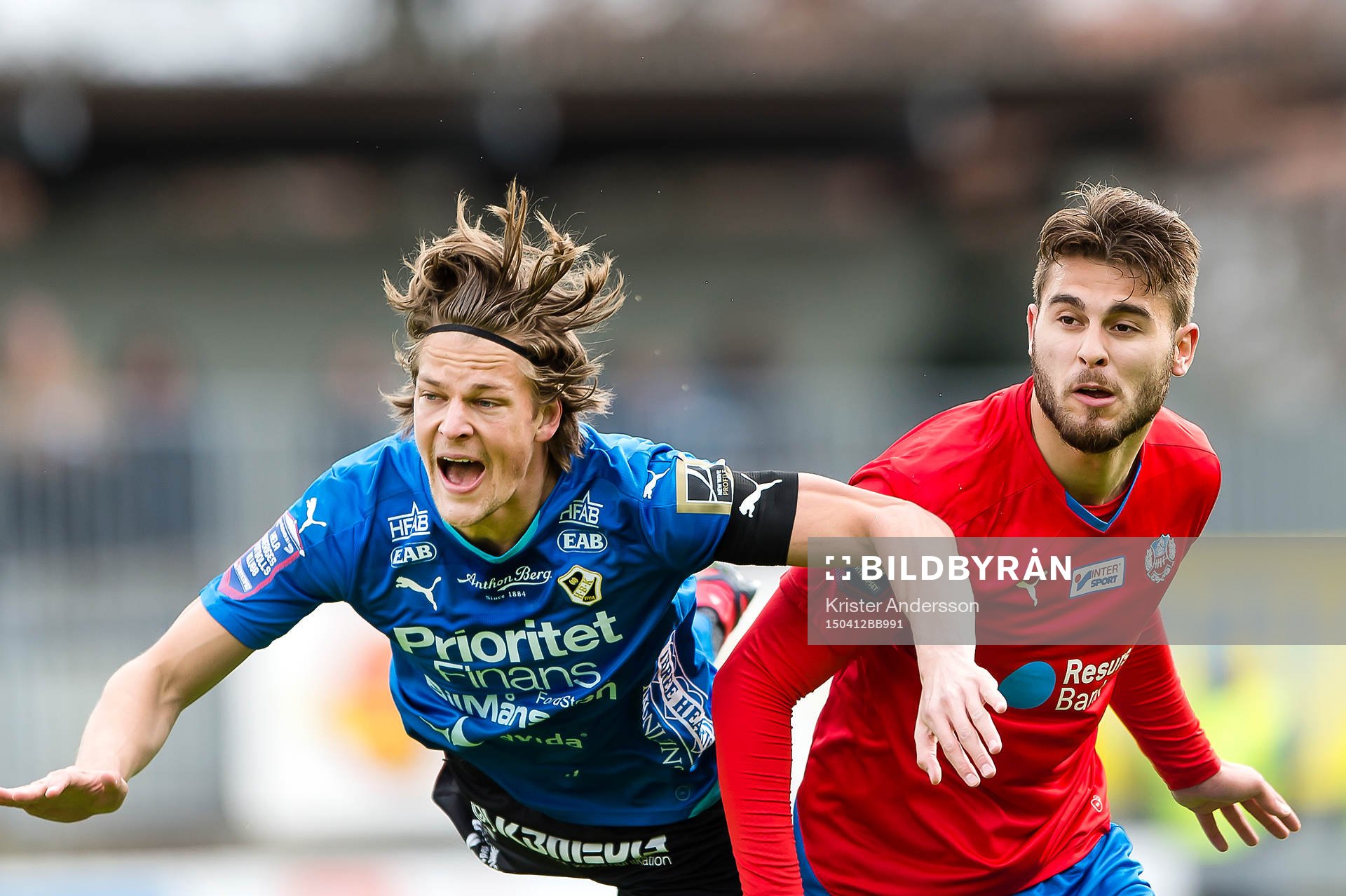 Halmstads Fredrik Liverstam nickar undan bollen