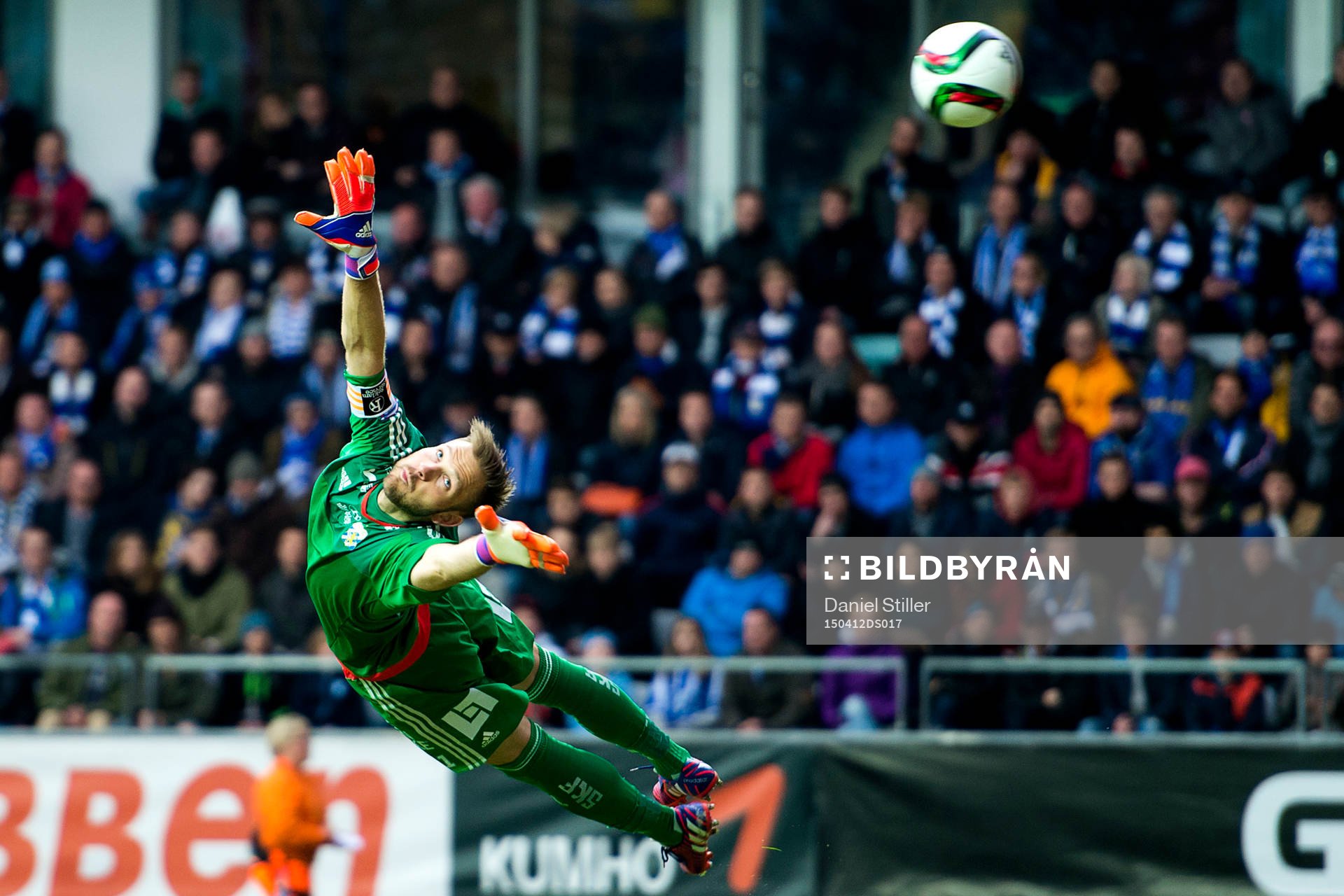 IFK Göteborgs målvakt John Alvbåge ser 0-1 gå in