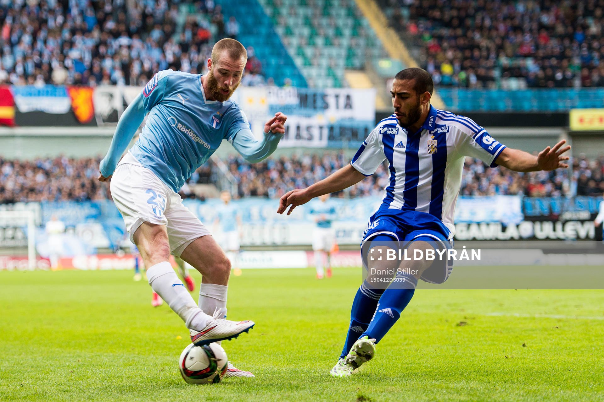 Malmö FFs Jo Inge Berget i kamp med IFK Göteborgs Haitam Aleesami under fotbollsmatchen i Allsvenskan mellan IFK Göteborg och Malmö FF den 12 april 2015 i Göteborg.
