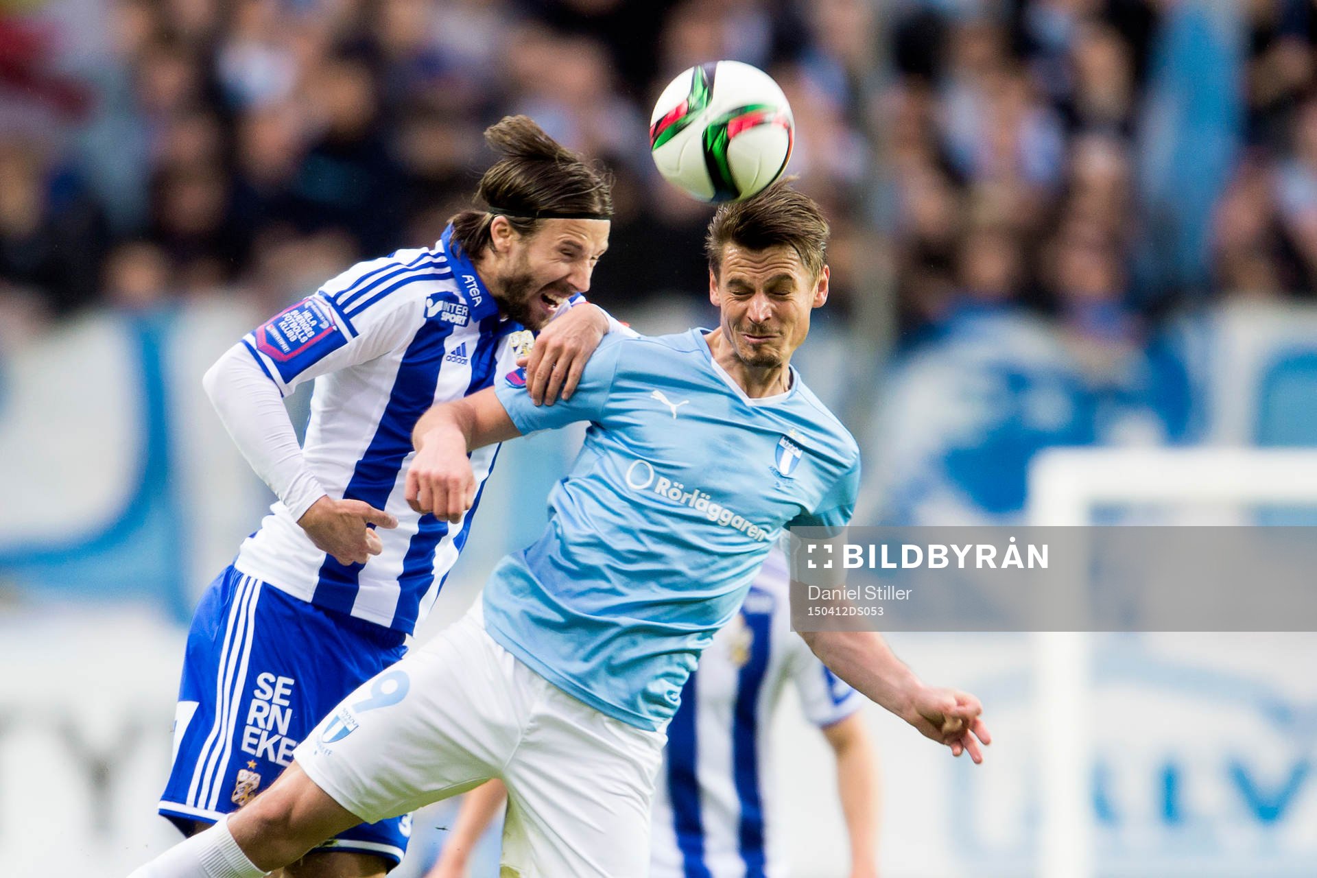 IFK Göteborgs Mattias Bjärsmyr i kamp med Malmö FFs Markus Rosenberg under fotbollsmatchen i Allsvenskan mellan IFK Göteborg och Malmö FF den 12 april 2015 i Göteborg.