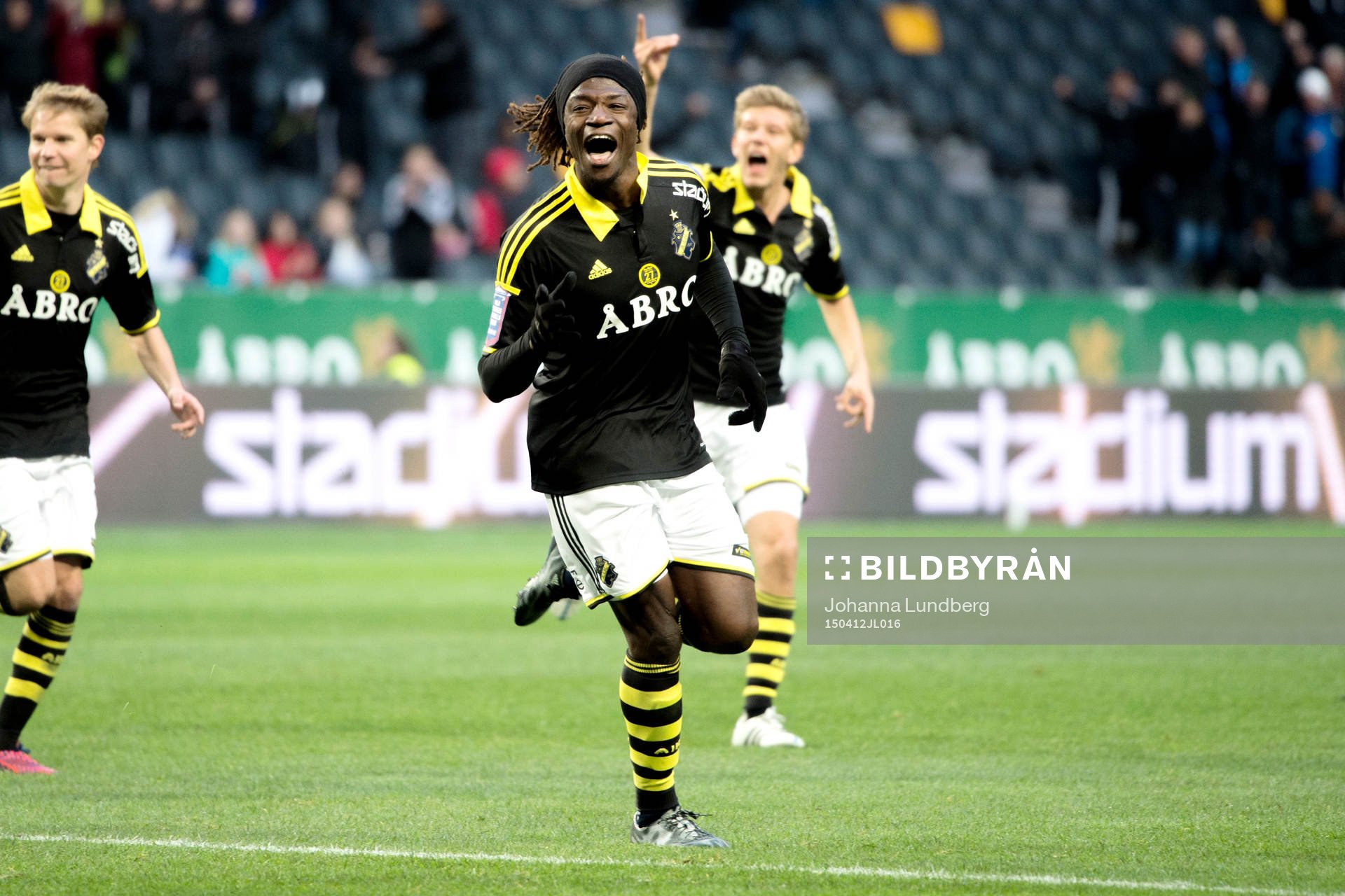 s Mohamed Bangura jublar