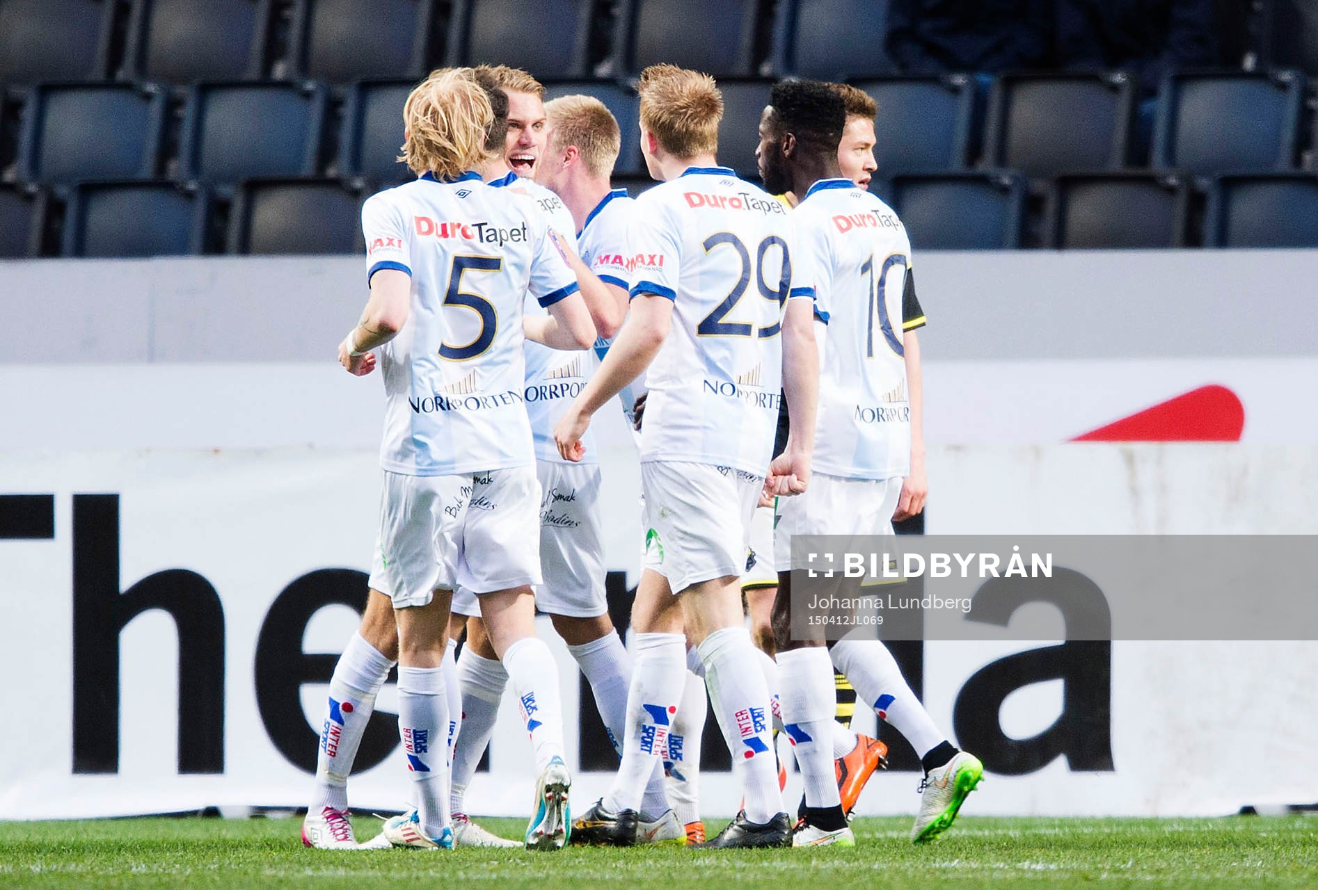 Gefles spelare jublar
