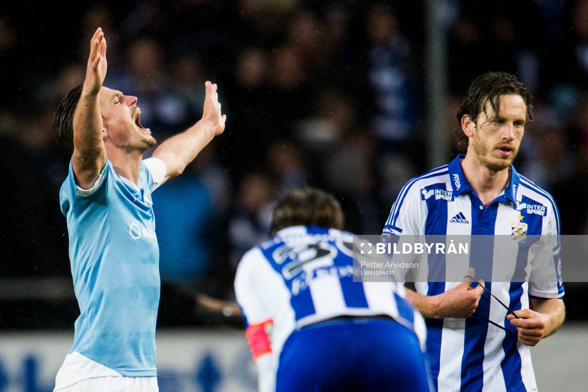 Malmö FFs Markus Rosenberg jublar vid slutsignal och IFK