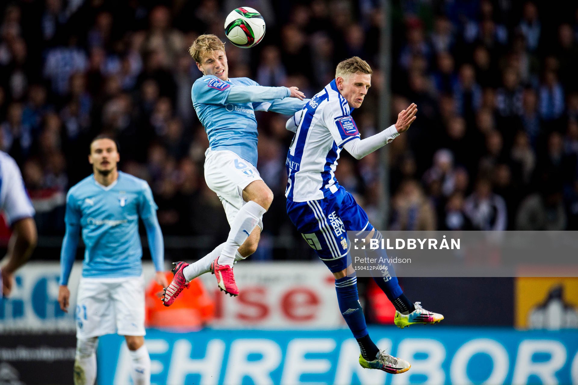 Malmö FFs Oscar Lewicki i nickduell med IFK Göteborgs