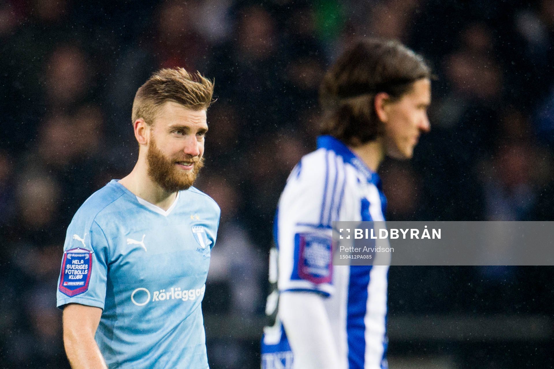Malmö FFs Rasmus Bengtsson och i förgrunden IFK