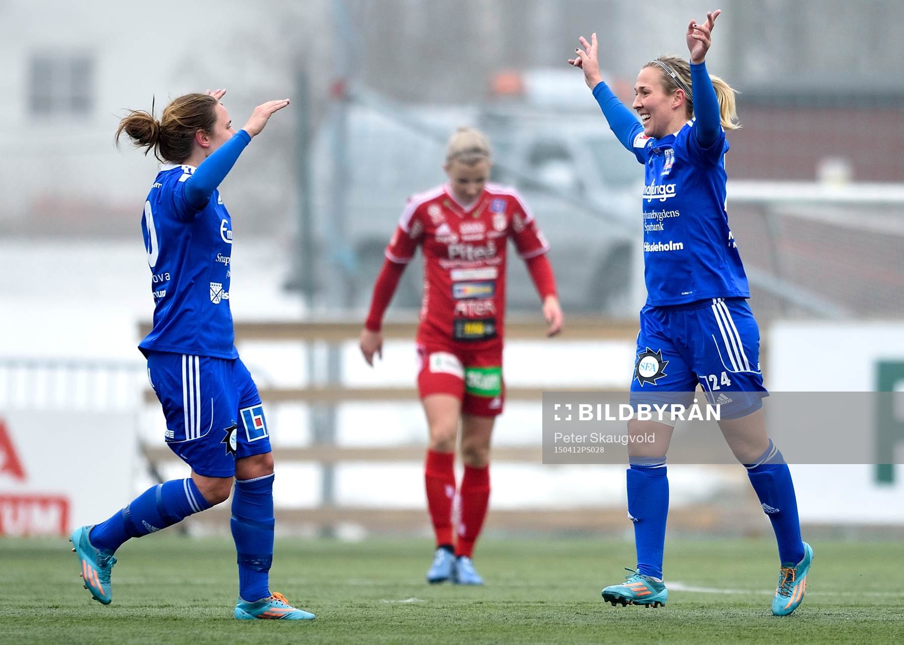 Vittsjö:s Kristy Yallop jublar efter sitt 1-0 mål under fotbollsmatchen i Damallsvenskan mellan Piteå och Vittsjö den 12 april 2015 i Piteå.