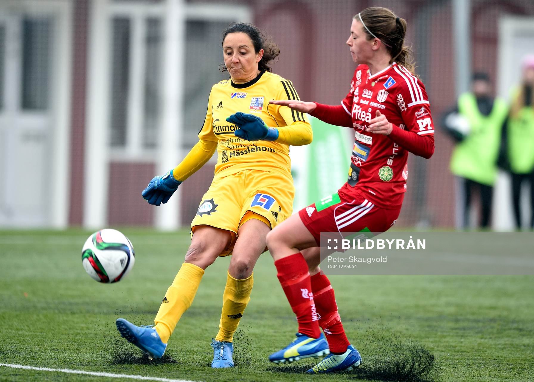 s målvakt Cecilie Breil Kramer och Piteå:s Pauline