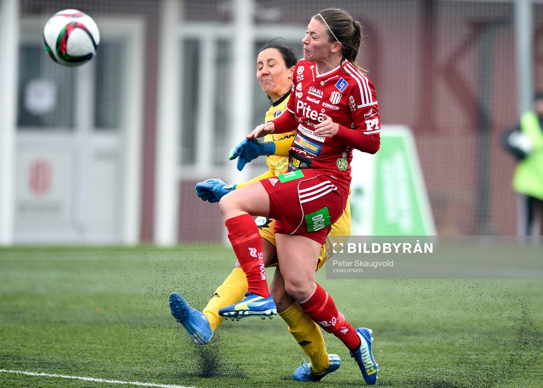s målvakt Cecilie Breil Kramer och Piteå:s Pauline