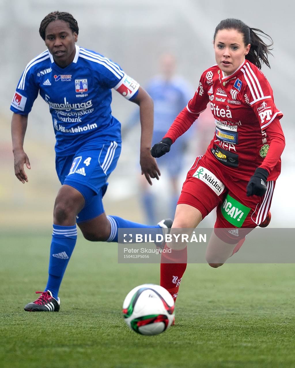 s Elin Johansson jagar bollen