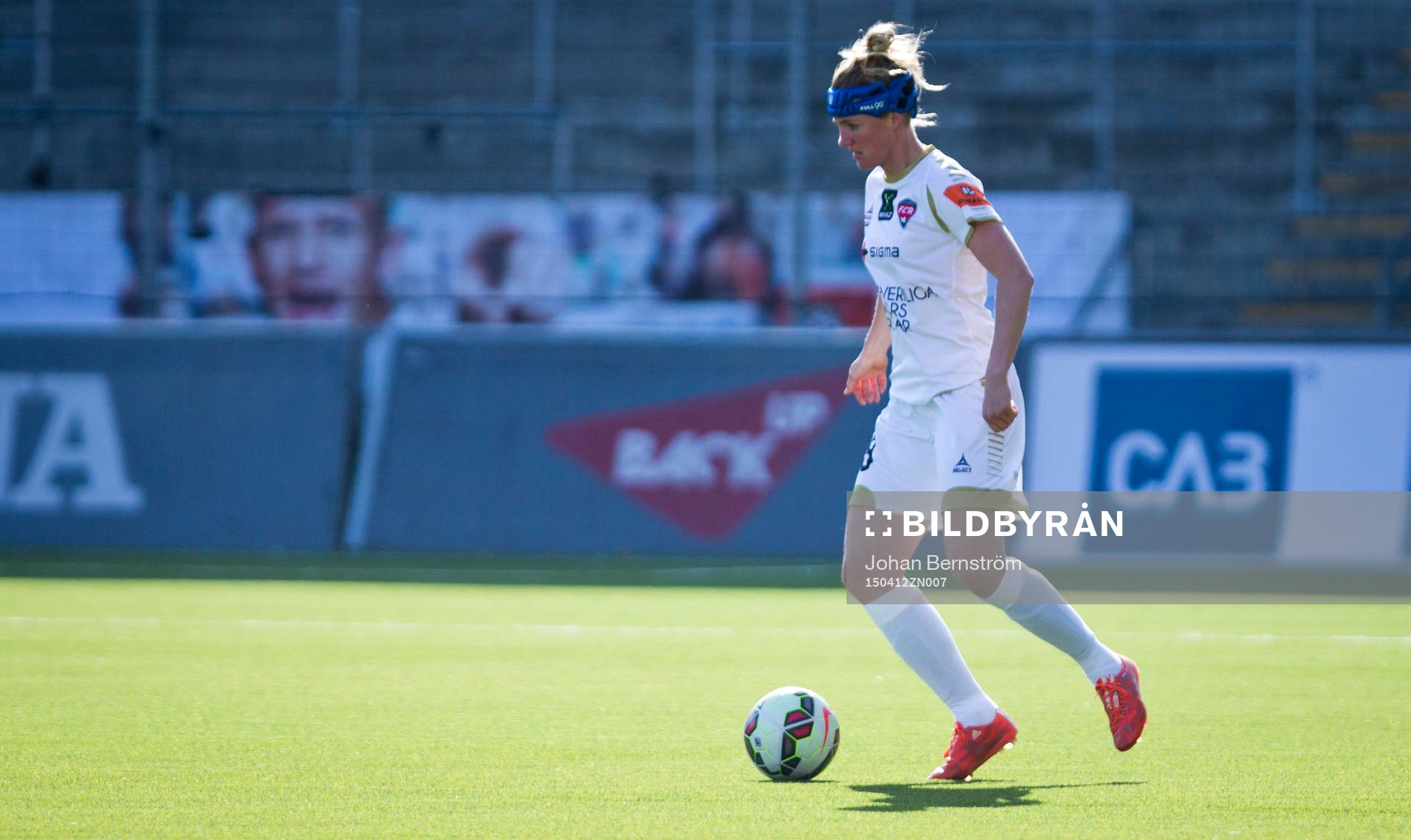Rosengårds Kirsten Van De Ven under fotbollsmatchen i Damallsvenskan mellan KIF Örebro DFF och FC Rosengård den 12 april 2015 i Örebro.