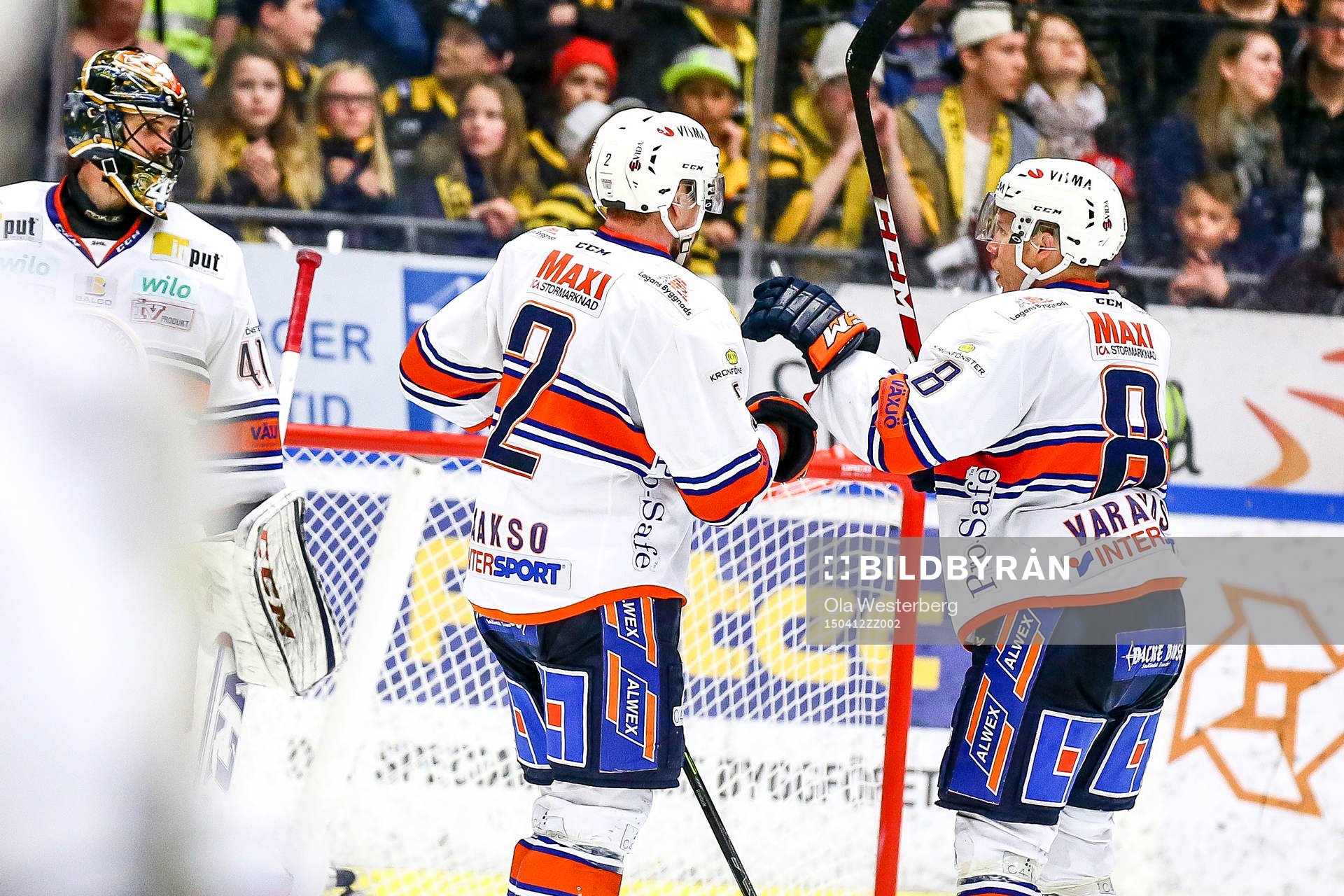 Växjös Teemu Laakso  och Ville Varakas jublar